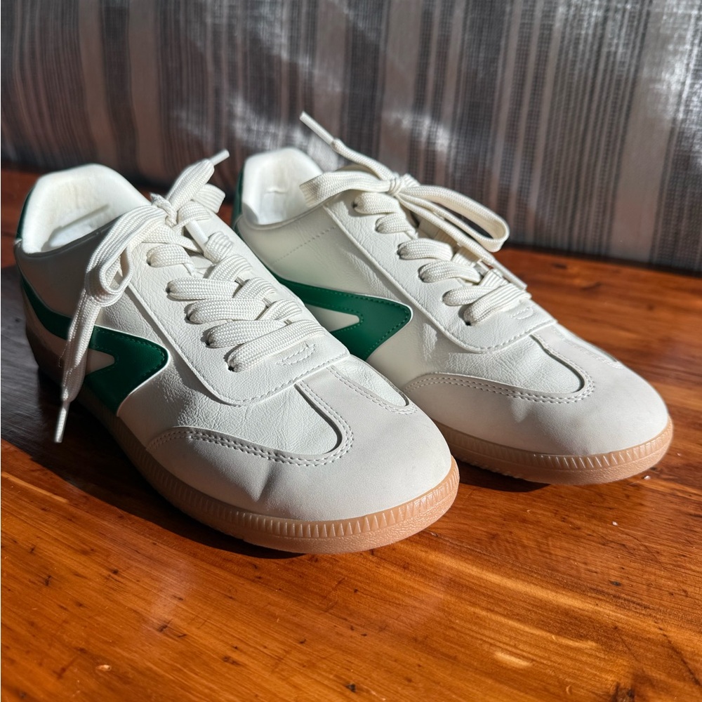 DV by Dolce Vita Quantum Sneakers in Kelly Green- 8.5 Worn Once